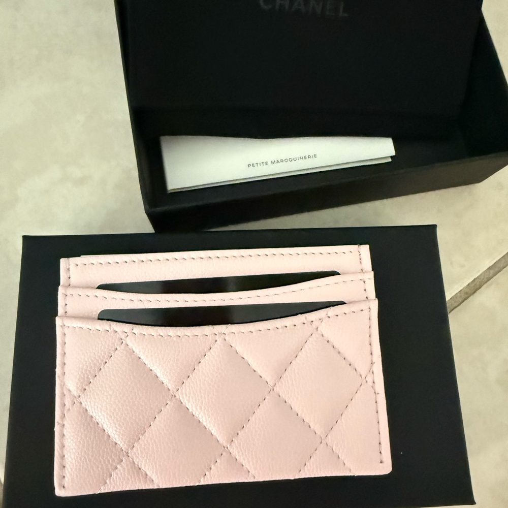 CHANEL Light Pink Quilted Card Holder - Picture 2 of 6